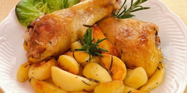 Куриные голени с картофелем, запечённые в рукаве.Очень простой и бюджетный рецептИнгредиенты на 1 ...