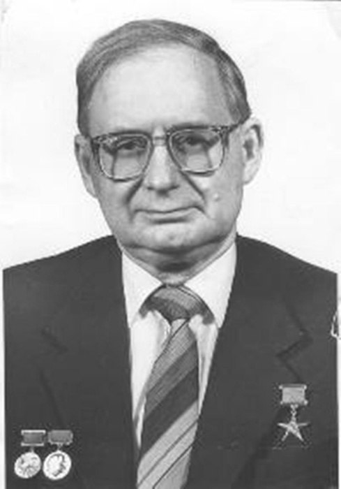 Дмитрий Евгеньевич Охоцимский, (26 февраля 1921 — 18 декабря 2005) — Герой Социалистического Труда, ...