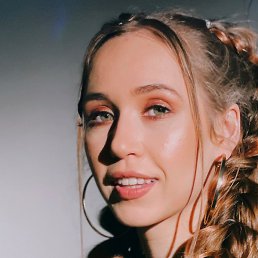 Veronika, , 27 