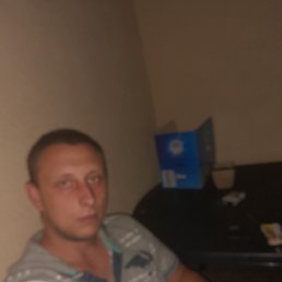 Slavik, 32, 