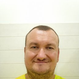 Mariusz, 45, 