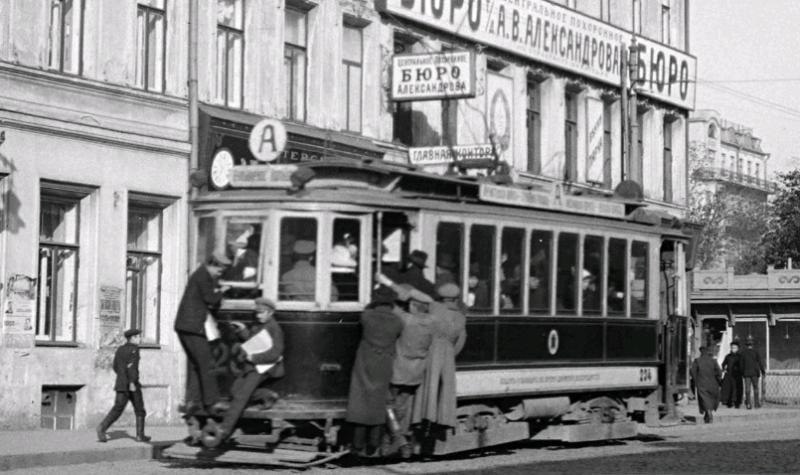 29 декабря 1911 года в Москве появился маршрут легендарной «Аннушки» — трамвая «А».Первые трамваи ...