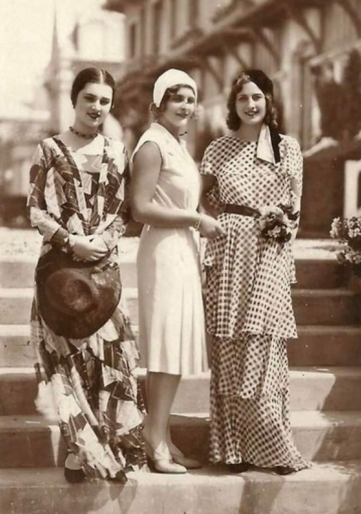 :)  ,      (1930 ).