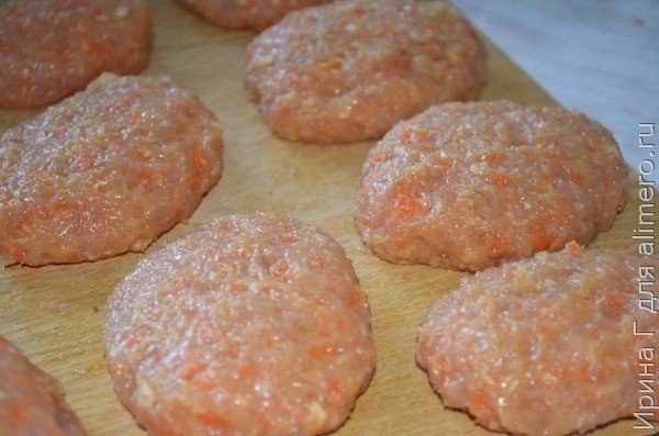 КОТЛЕТКИ-ОБМАНКИ ИЗ КУРИЦЫ И МОРКОВИ. Кажется, банальнее котлет, вряд ли можно придумать блюдо. Но и ... - 5