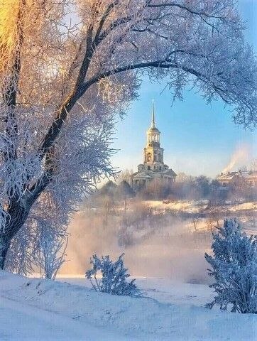Позабыв про горе и страданья, Верю я, что, кроме суеты, На земле есть мир очарования, Чудный мир ...