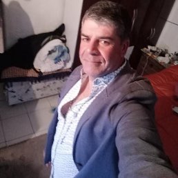 Mauricio, 46, 