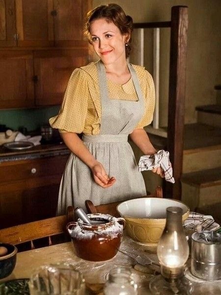 Вообще, быть домохозяйкой легко. С утра проснулась, всех позавтракала. Завтракать всех не сложно. ...