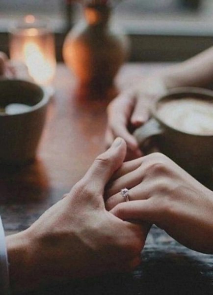Не нужно,не вкусно.не так интереснаИ разговоры ,поверхностны,пресны...Улыбка сквозь слёзы,любви ...