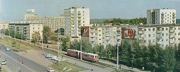 На улице Нахимова в Томске. Из набора открыток издательства "Планета", Москва, 1979 год. ...