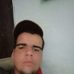 Alejandro, 17, 