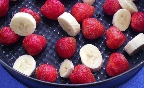 Творожно-фруктовый десерт (вкусно и легко).Ингредиенты:- 500 г - творог нежирный мягкий- 300 г - ... - 6