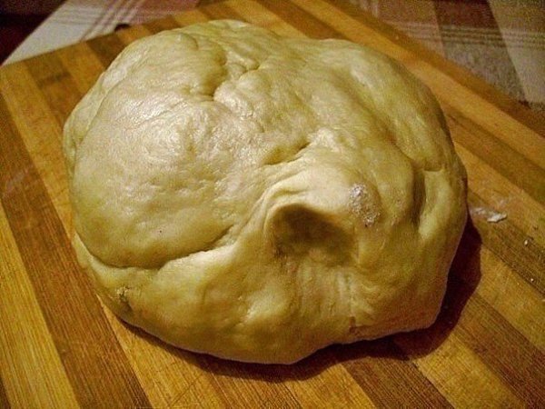 Эчпочмак.Вам потребуется: кефир 0.5 стакана сметаны чайная ложка соли, соды и разрыхлителя желток ... - 2
