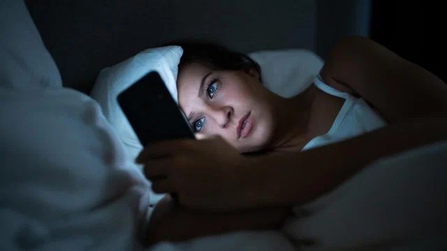 С некоторых пор я стала отключать на ночь телефон. Не то чтобы мне постоянно кто-то звонил, нет-нет! ...