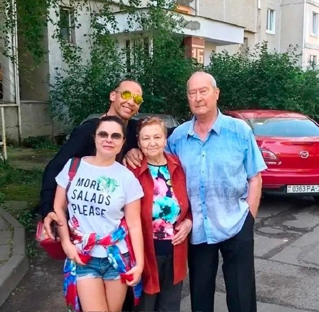 Однако, несмотря на то, что они не являются публичными личностями, мама Тарзана все же заслуживает ...