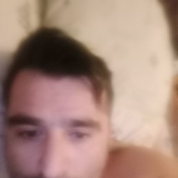 Kostas, 32, 