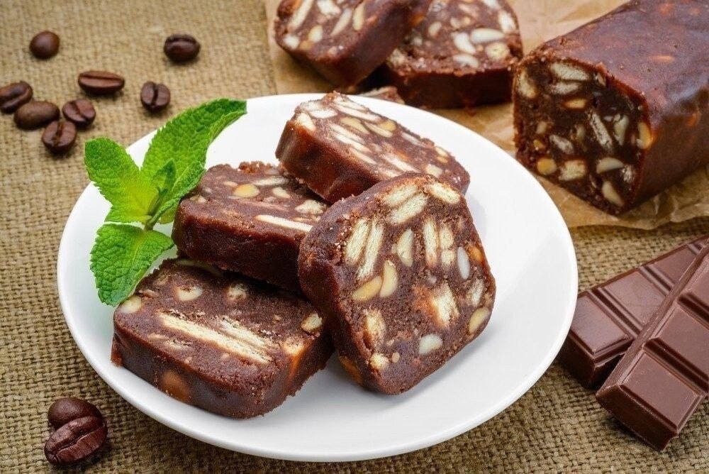 Вкуснейший десерт для любого чаепития! Шоколадная колбаска Ингредиенты: Печенье (любое) — 600 г ...