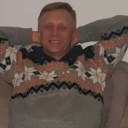 Oleg, 50, 