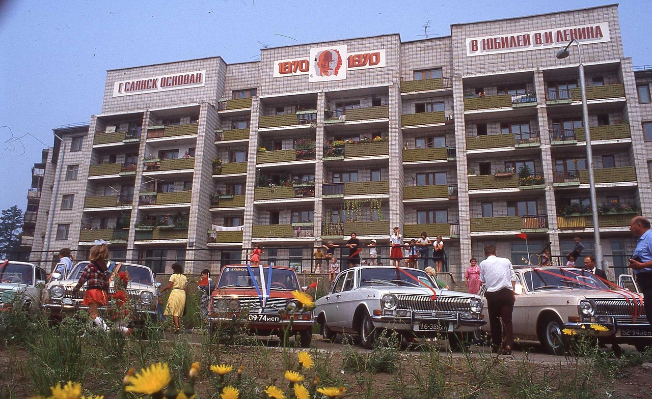 Дом на въезде в город Саянск. Начало 1980-х гг. Автор фото: ... | Назад в  СССР | Фотострана | Пост №2596883160