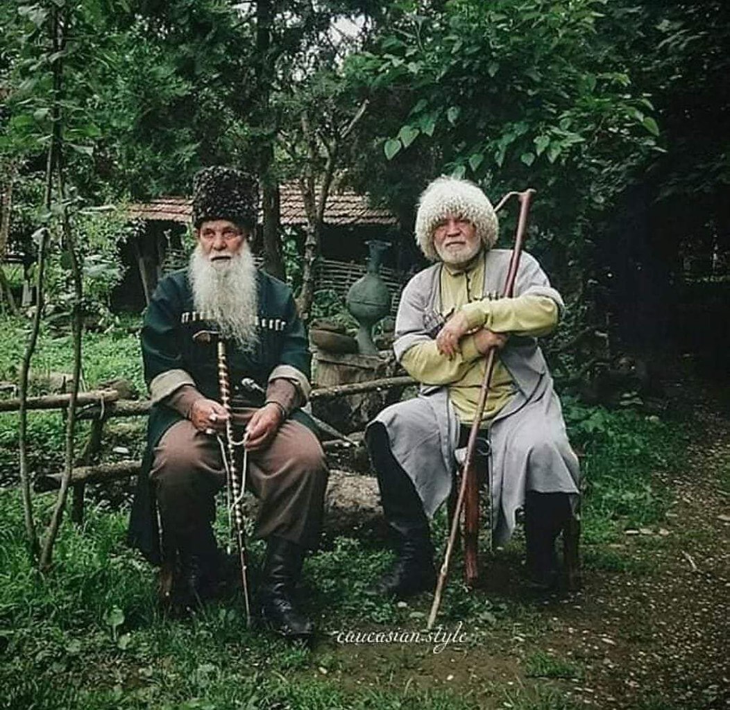 Ингушская притча. За неким мужчиной числился срочный долг. Делать было нечего, и он решил продать ...