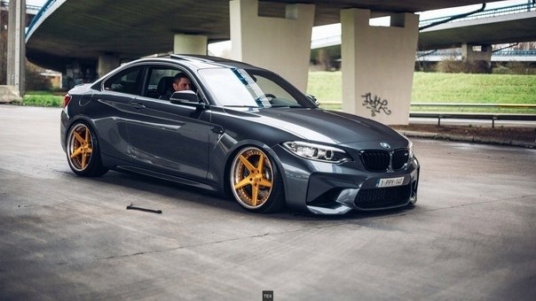 BMW M2 on air. BMW