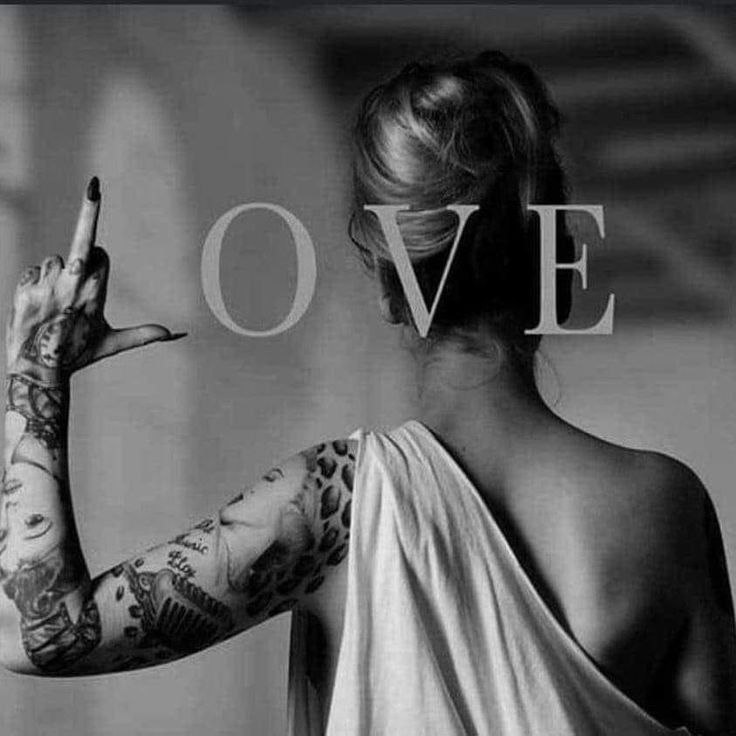 Дьявол играл ей — в начале это была игра: шелест платьев, колкие шутки, искры в глазах, и весь мир ... - 8