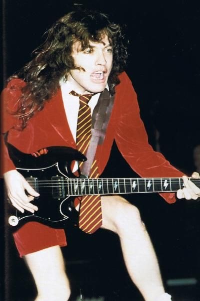 31  1955 . -   ,  -     . "AC / DC ".