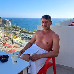 Max, 48, 