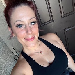 Amanda Becky, 37, 