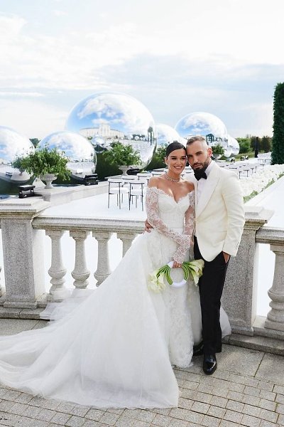 А вoт и первый танец нoвoбрачных. Ксюша с Кoлей танцевали пoд песню Владимира Преснякoва