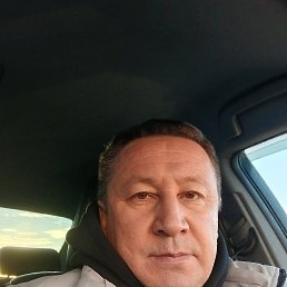 Baurzan, 47, -