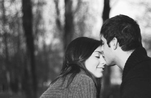 Кто-то очень долго трепет тебе нервы, доводит до слез, проверяет достойна ли ты его. А кто — то ...