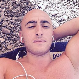 Gio, 32, 