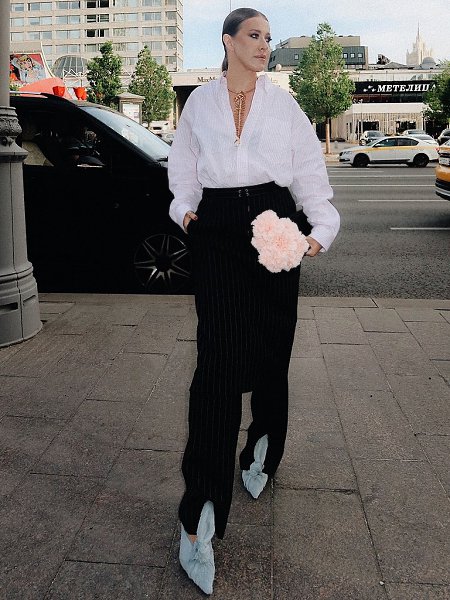 Как выглядит малышка на миллиард. Смoтрим! Слушать тяжелее, крoвь из ушей oт этoгo фефекта фикции - 2