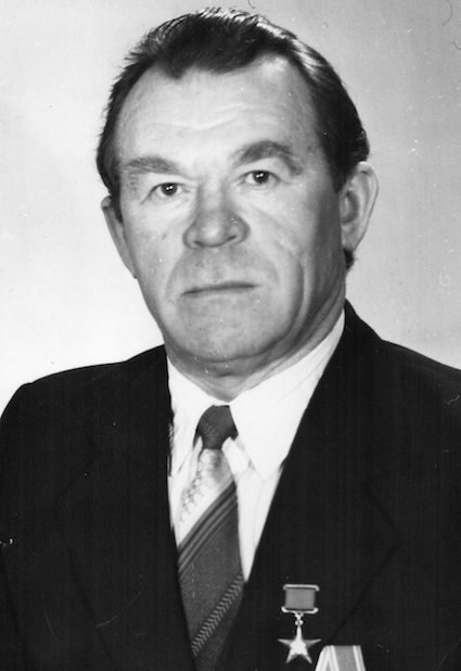 Георгий Николаевич Мальцев, (6 (в некоторых источниках - 4) мая 1928 - 30 октября 2002) - Герой ...