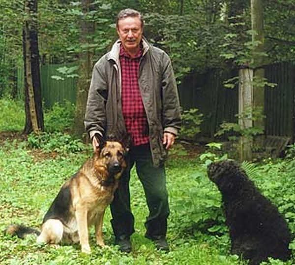 С ранних лет Юрий Соломин проявлял особую любовь к животным, в первую очередь к собакам. «Мы с ...