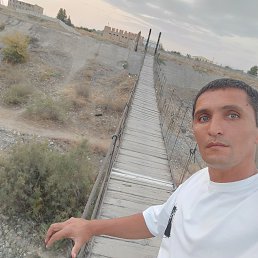 Oleg, 44, 