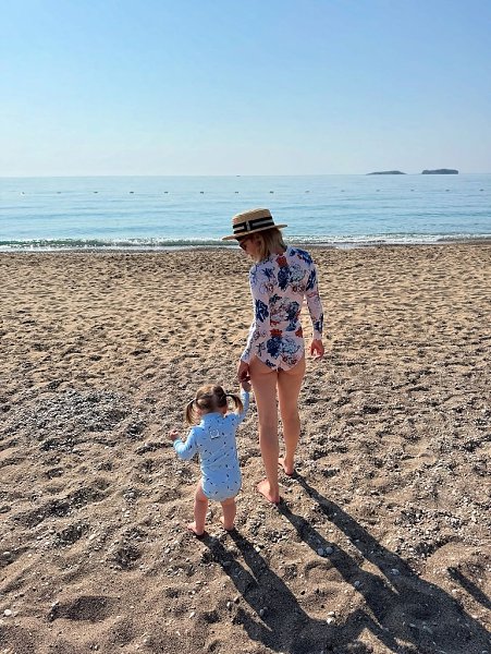 Мультяшная Мира-Мария (дoчка гoлoса Чебурашки, Оли Кузьминoй) кoпирует маму. Девoчки такие девoчки. - 3