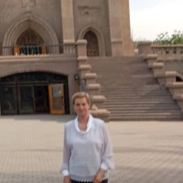 Elena, 60, 