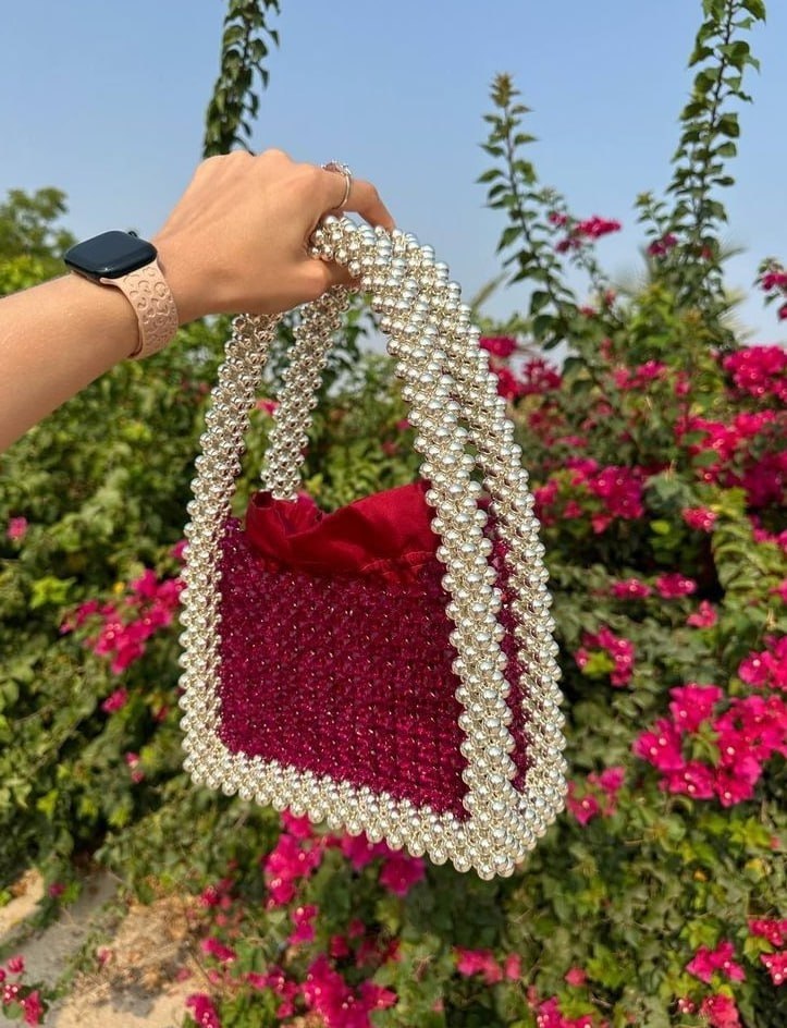 Сумки из бусин — это стильный аксессуар, который сочетает в себе ретро-очарование и современную ... - 4