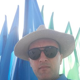Den, 41, 