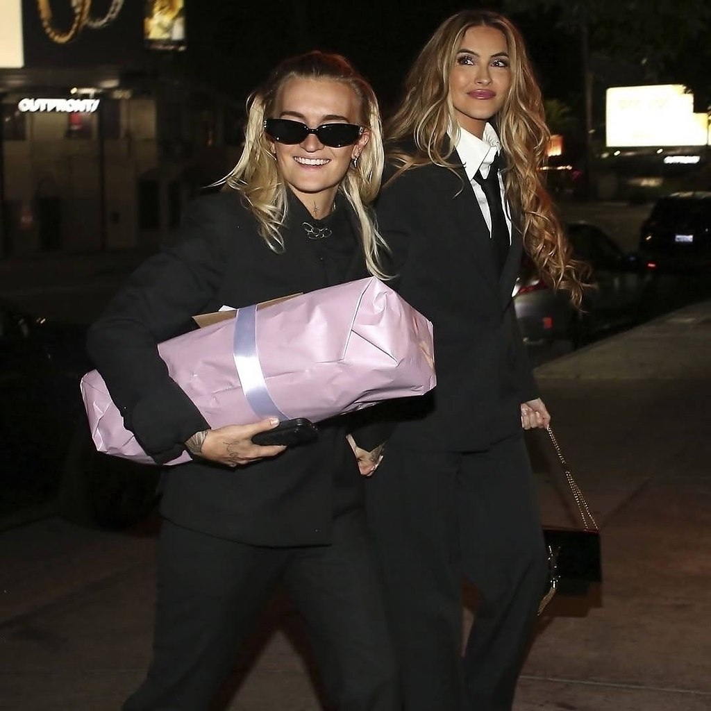      32-   .    Chateau Marmont  ... - 8
