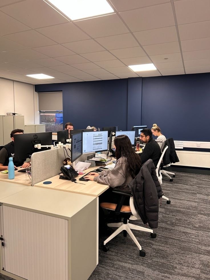 ��� ��������� ���� � ���� �� ���� ����� � ���������: 1. Office � ���� 2. Desk � ���� 3. Chair � ���� ... - 3