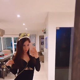 Alice, 30, 