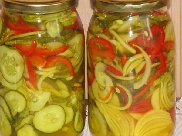 Салат из маринованных огурцов на зиму. По этому рецепту получается обычно 4 литровых банки. Очень ...