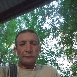 Sergei, 50, 