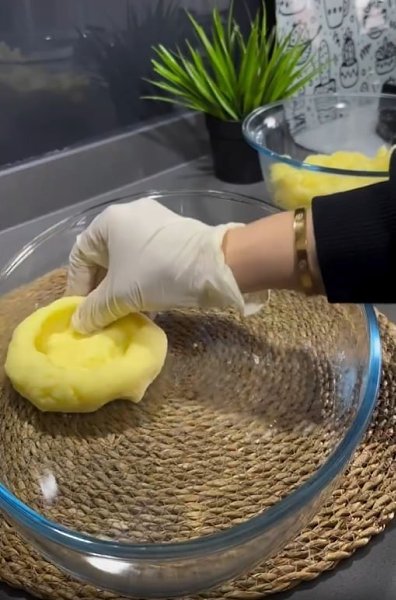 Гнезда из картофельного пюре с куриным соте.Для картофельного пюре: • 3 картофелины • 1 столовая ... - 2