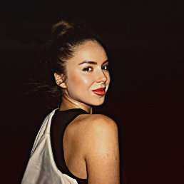 Anna, 27, 