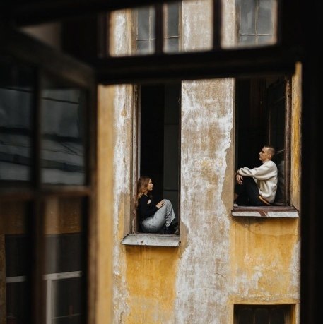 Если человек в отношениях начинает "платить" собой, делать больше чем хочет, ждать отдачи, ...