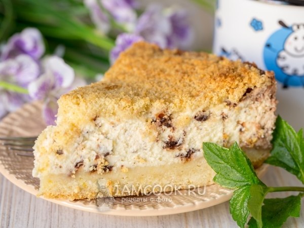 Пирог-крошка с творогом и шоколадом.ИнгредиентыТесто:Мука пшеничная - 300 гСахар - 100 гСоль - ...