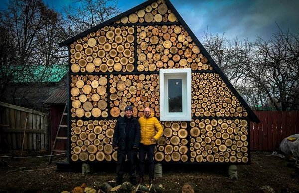 Дом из глины и дров. Необычное решение в строительстве.